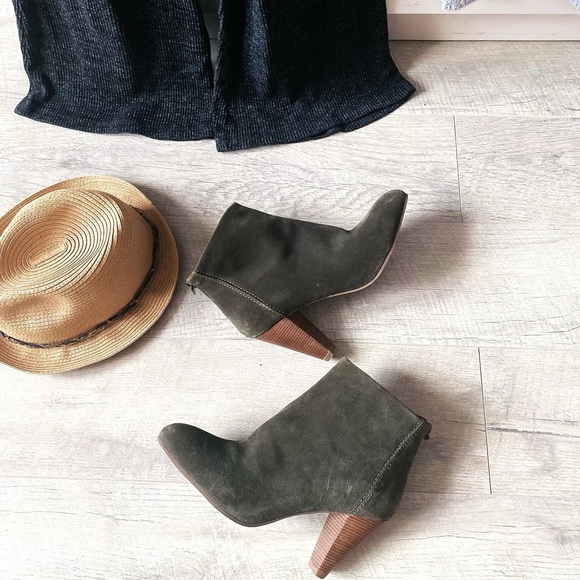 Seychelles leather zipper back ankle booties - Picture 12 of 15